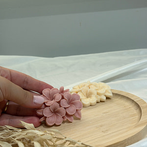 Fondant en forme d'hortensia rose et blanche