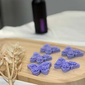 Fondant en forme de papillon violet