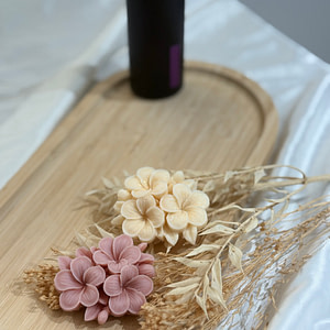 Fondant en forme d'hortensia rose et blanche