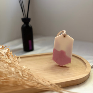 Suspension parfumée rose et blanche