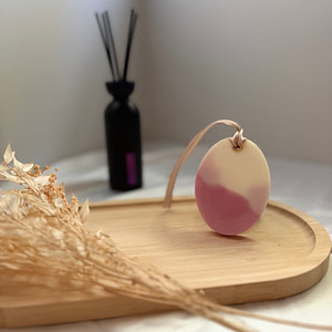 Suspension parfumée rose et blanche