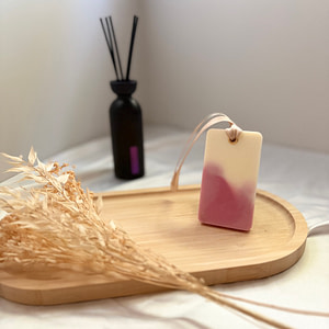 Suspension parfumée rose et blanche